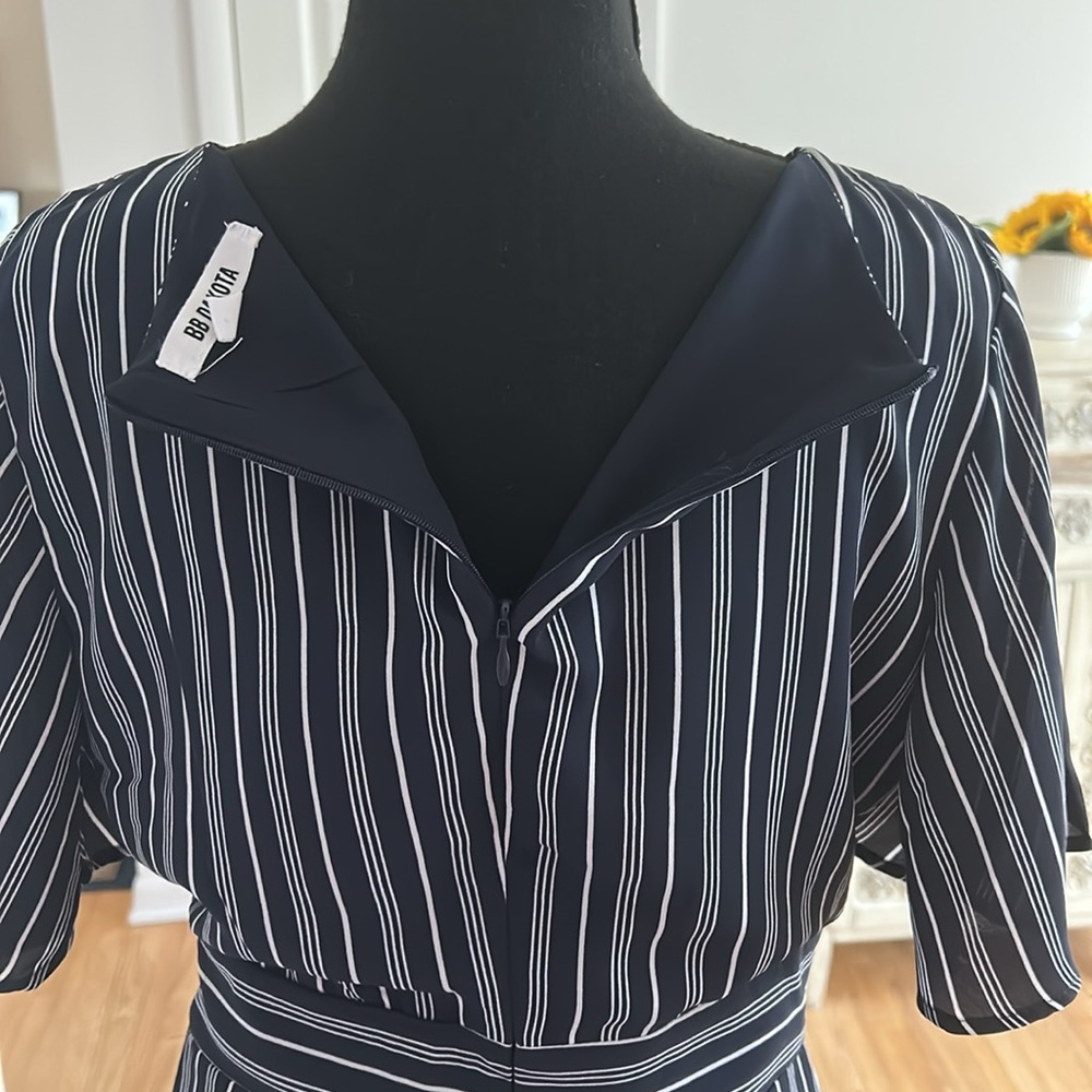 BB Dakota navy and white striped short sleeve romper s 4. Fully lined & pockets - Picture 5 of 10